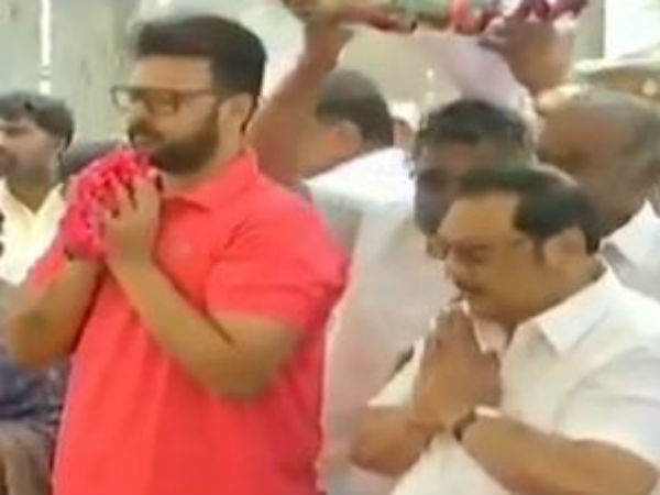 மெரினாவுக்கு வந்தார் 