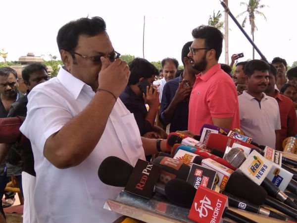 ரத்தம் சிந்திய தொண்டர்கள் 