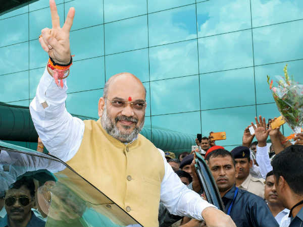 எதிரான கட்அவுட்கள் 