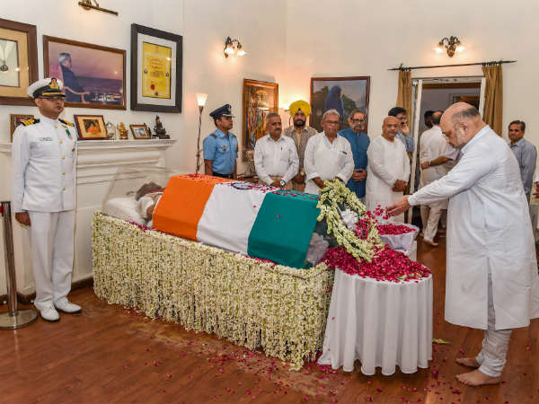 பிரதமர் மோடி அஞ்சலி 