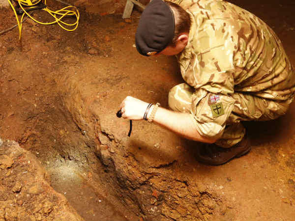 எத்தனை பேர் வெளியேற்றம் 