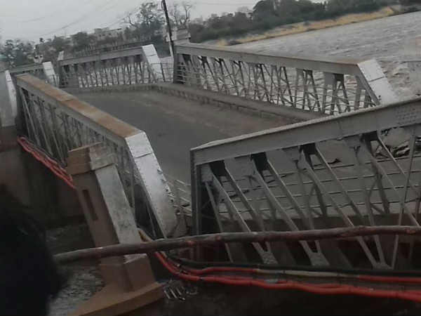 Kollidam Old Bridge 18th Pillar getting collapsed 