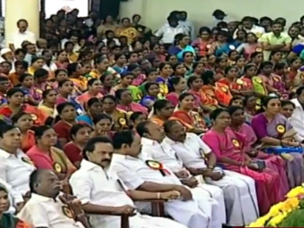 DMK cadres family who died after Karunanidhi demise get 2 Lakh 