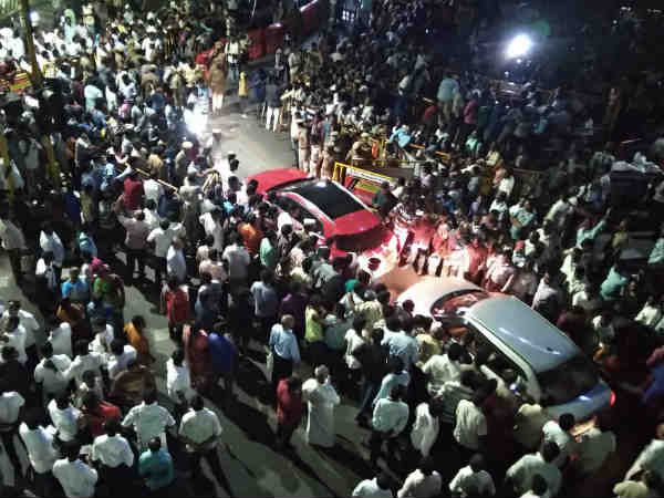 தொண்டர்கள் வருகை தொண்டர்கள் வருகை