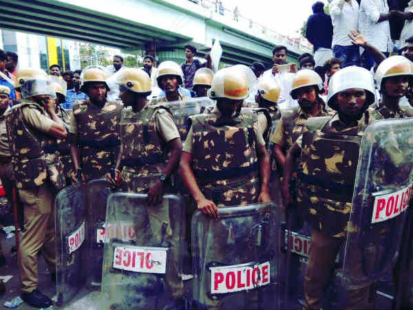  தயாராக இருக்க உத்தரவு 