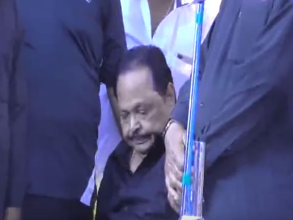 Durai Murugan Crying for Karunanidhi Death in Vellore