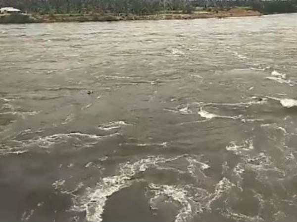 சாலைகள் துண்டிப்பு 