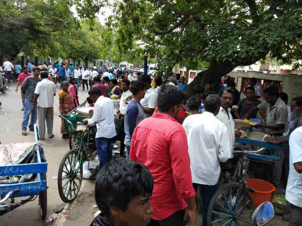 கைகொடுத்த கையேந்தி பவன்