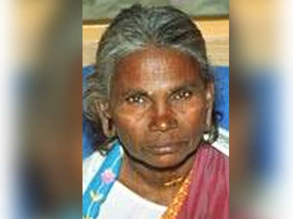 கடவுளாக எண்ணி காலில்.. 