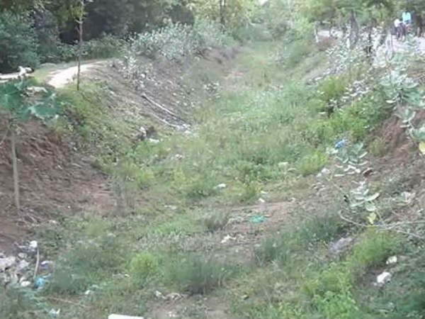 தமிழக அரசு தூர்வாரவில்லை 