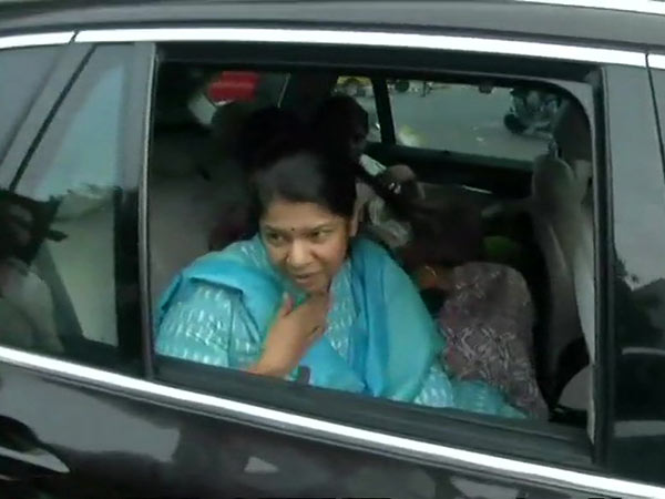 இரவு முழுவதும் கனிமொழி 