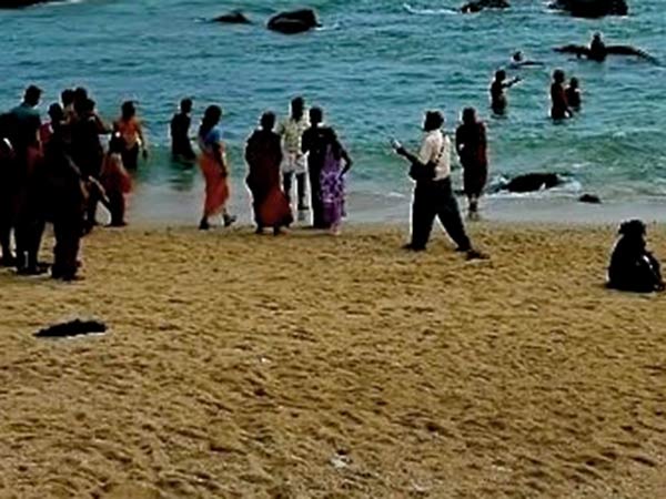 முத்தமழையில் அமிதாப் முத்தமழையில் அமிதாப்