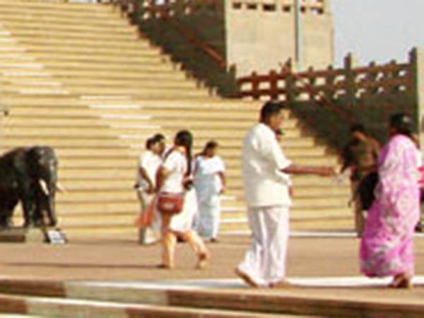 தோற்றம் மாறிய அமிதாப் தோற்றம் மாறிய அமிதாப்