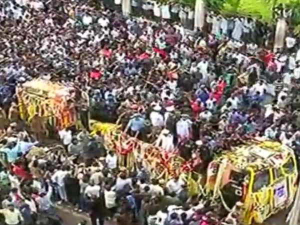 இல்லாதது வருத்தம் 