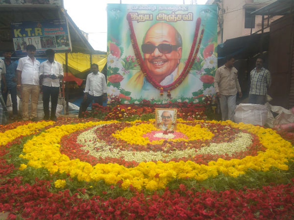 கண்ணீருடன் வணங்கிய ஸ்டாலின் 