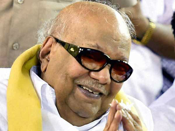 அண்ணா நினைவிடம் அருகே 