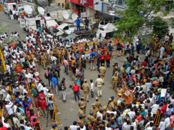 பாதுகாப்பு பாதுகாப்பு