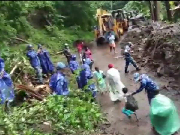 விமான நிலையத்தில் வெள்ளம் 