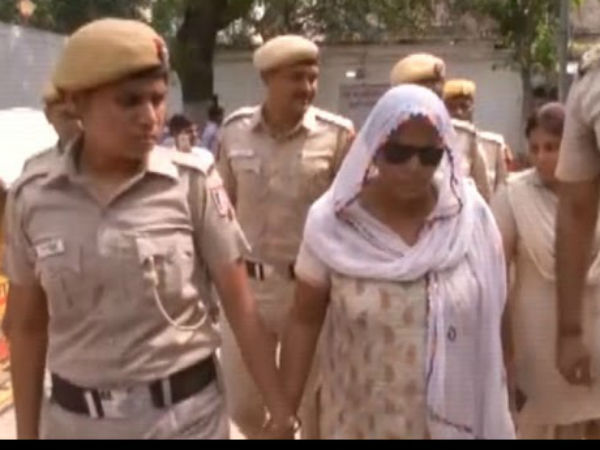 மகன்களுடன் சேர்ந்து கொள்ளை மகன்களுடன் சேர்ந்து கொள்ளை