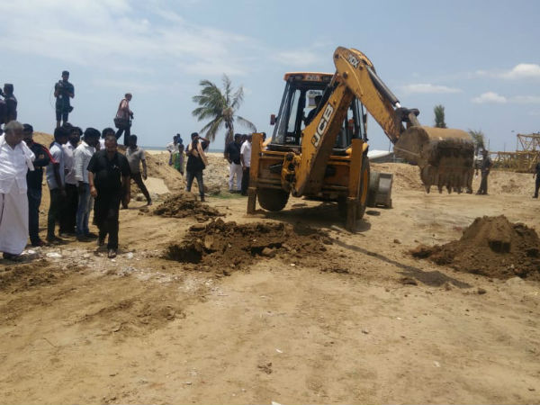 Construction of burial starts at Chennais Marina beach for Karunanidhi 