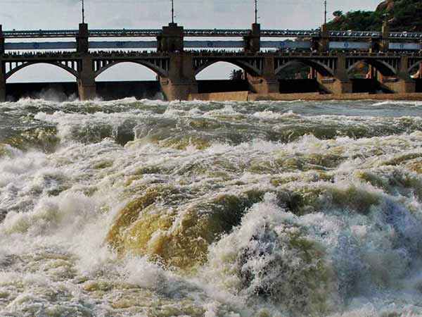 அதிகளவு நீர் திறப்பு 