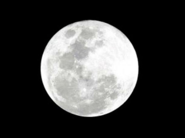 அமெரிக்காவும் நிலவும் 