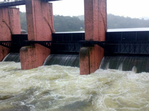 Kerala Floods: Flood warning in Tamilnadu region near Mullaperiyar dam Kerala Floods: Flood warning in Tamilnadu region near Mullaperiyar dam