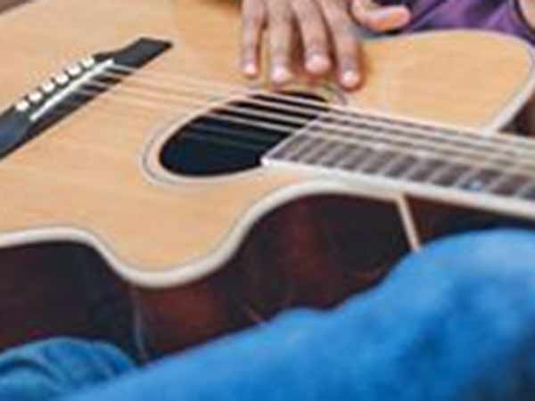 காதலனின் இசை நிகழ்ச்சி காதலனின் இசை நிகழ்ச்சி