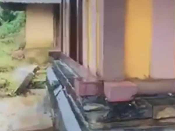 நெருங்காத கருவறை 
