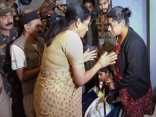 எனக்கு பரிவார் முக்கியம் 