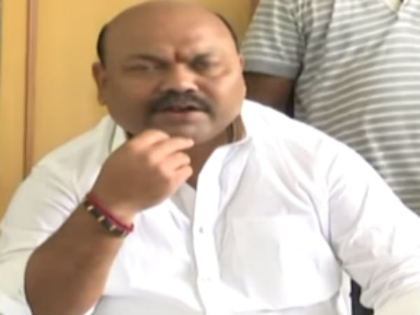 போலீஸில் புகார் 