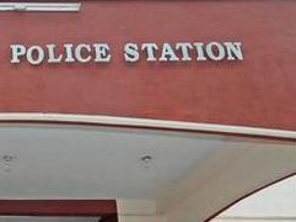 போலீசில் ஒப்படைப்பு 