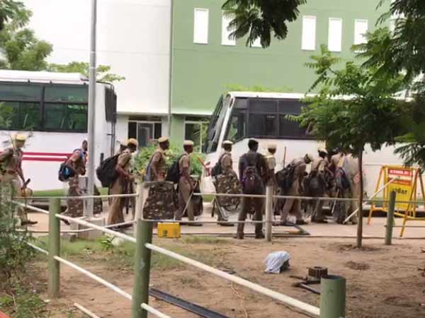 சாலை மூடல் 