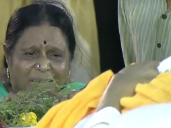 DMK leader Karunanidhi body buried in Marina near Anna Memorial 