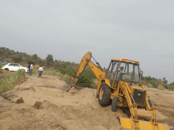 Illegal sand quarrying in Amaravathi make the river deprived of its lifeline 