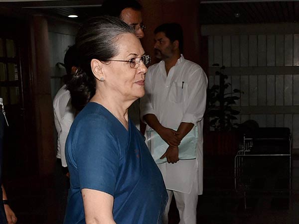 சோனியா ஓய்வு 