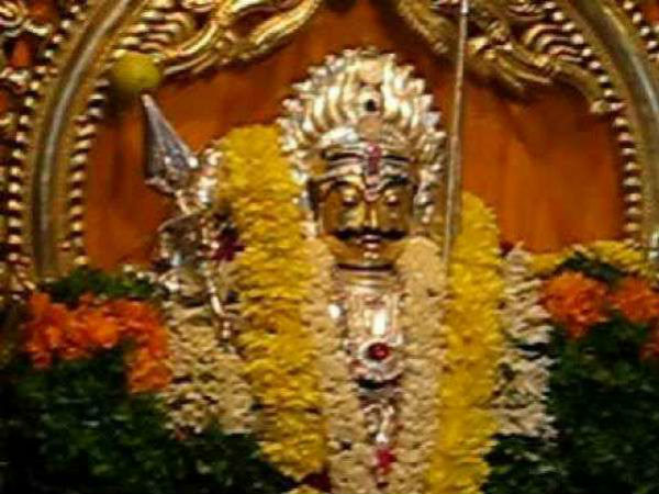 சொரிமுத்து அய்யனாருக்கு வழிபாடு