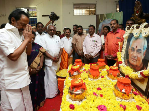 வாஜ்பாய் அஸ்திக்கு ஸ்டாலின் மரியாதை 