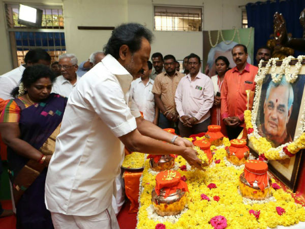 கமலாலயத்தில் அஸ்தி 