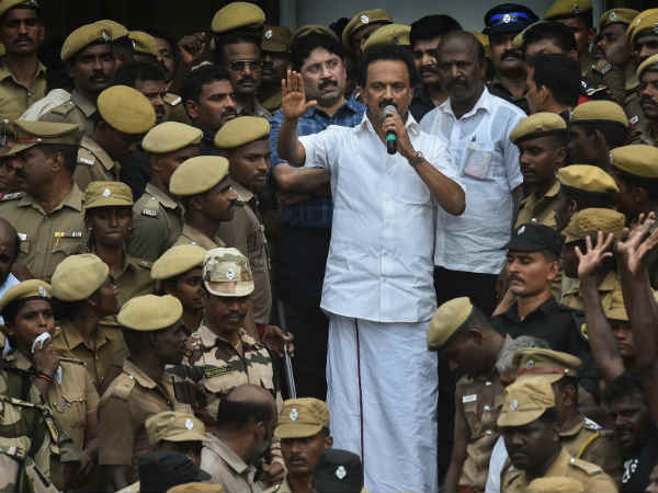 அமைதி காக்க சொன்னார் 