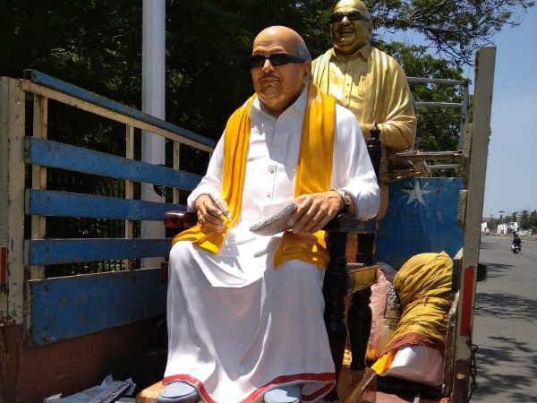 மெரினாவில் கருணாநிதி சிலை 