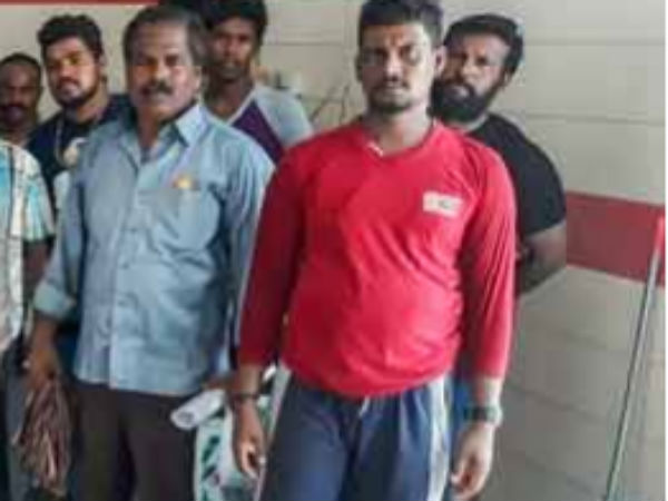 டிக்கெட் எடுத்து கொடுத்து 