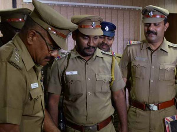 வேலூர் சிறையில் அடைப்பு 