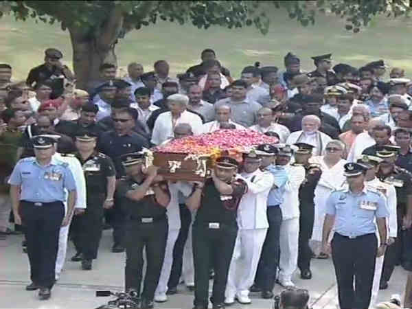 இறுதி யாத்திரை தொடக்கம் 