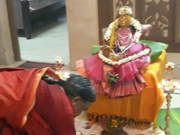 தங்க ரதத்தில் அம்மன் பவனி