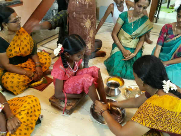 முதியவர்களிடம் ஆசிர்வாதம்