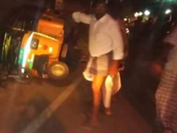 60 வாகனங்கள் சேதம்- பதற்றம் 60 வாகனங்கள் சேதம்- பதற்றம்