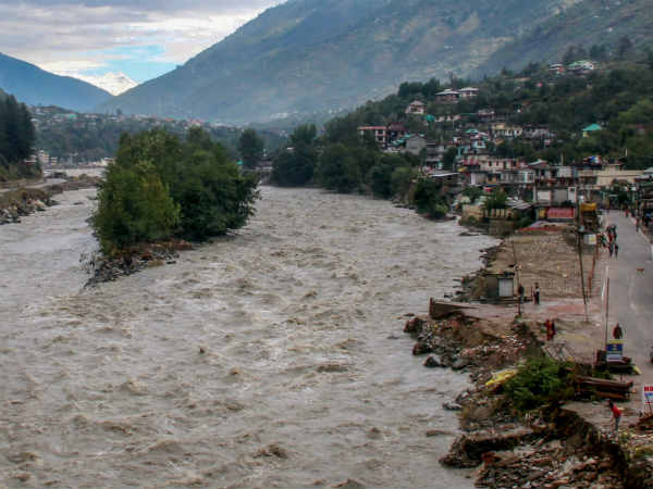 இமாச்சலில் வெளுக்கும் மழை 