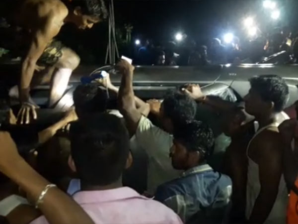 Dharmapuri: Two children killed while a car fell down in the well 