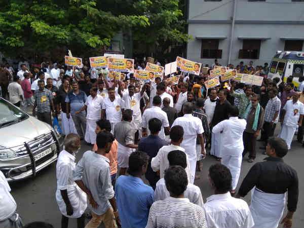 கனிமொழியை சந்திக்கவில்லை 